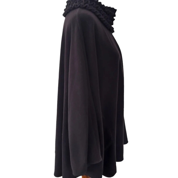 Le Moda Black Fleece‎ Cape with High Ruffled Neck and Ruffled Pockets - Picture 3 of 15